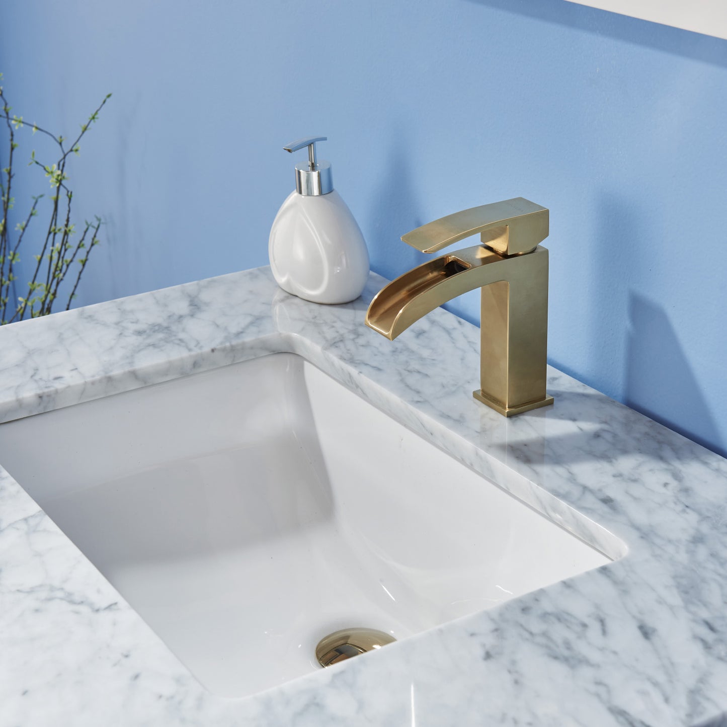 Remi Single Bathroom Vanity Set in Gray and Carrara White Marble Countertop with Mirror