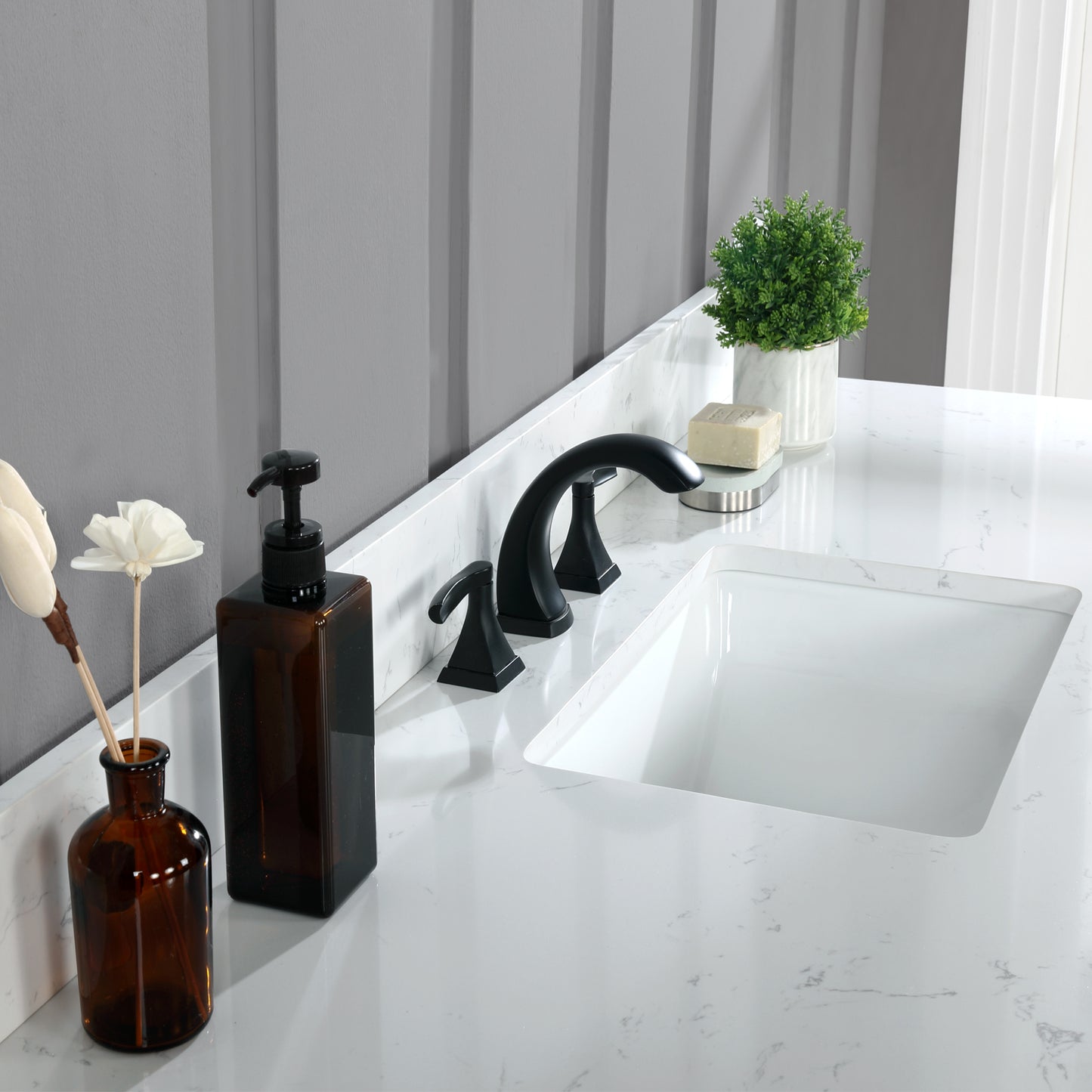 Kinsley Single Bathroom Vanity Set in White and Carrara White Marble Countertop