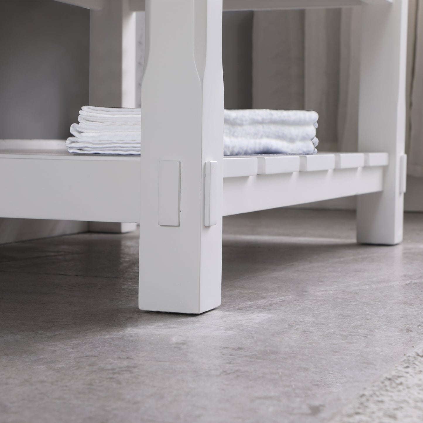 Georgia Single Bathroom Vanity Set in Jewelry Blue and Composite Carrara White Stone Top with White Farmhouse Basin with Mirror