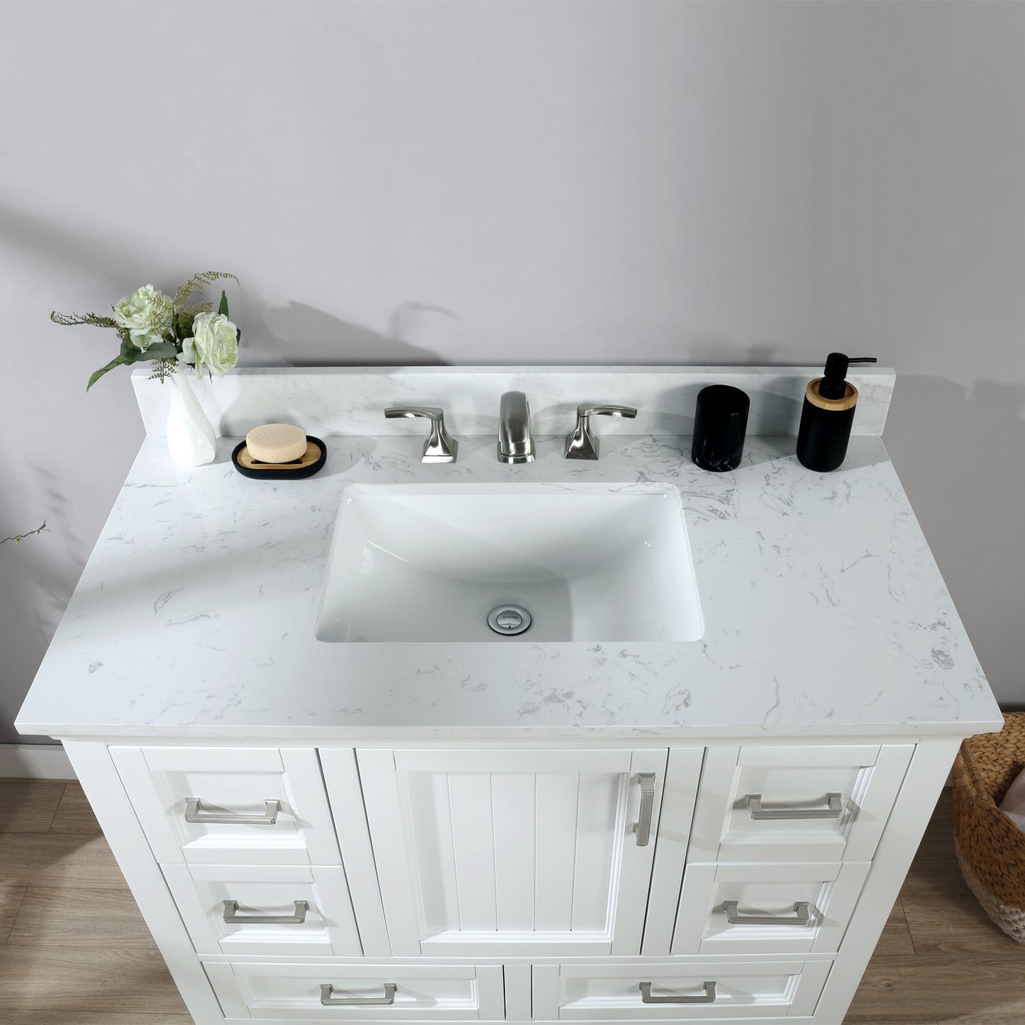 Isla Single Bathroom Vanity Set in White and Carrara White Marble Countertop with Mirror